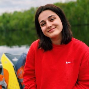 Meet your Posher, Cassandra